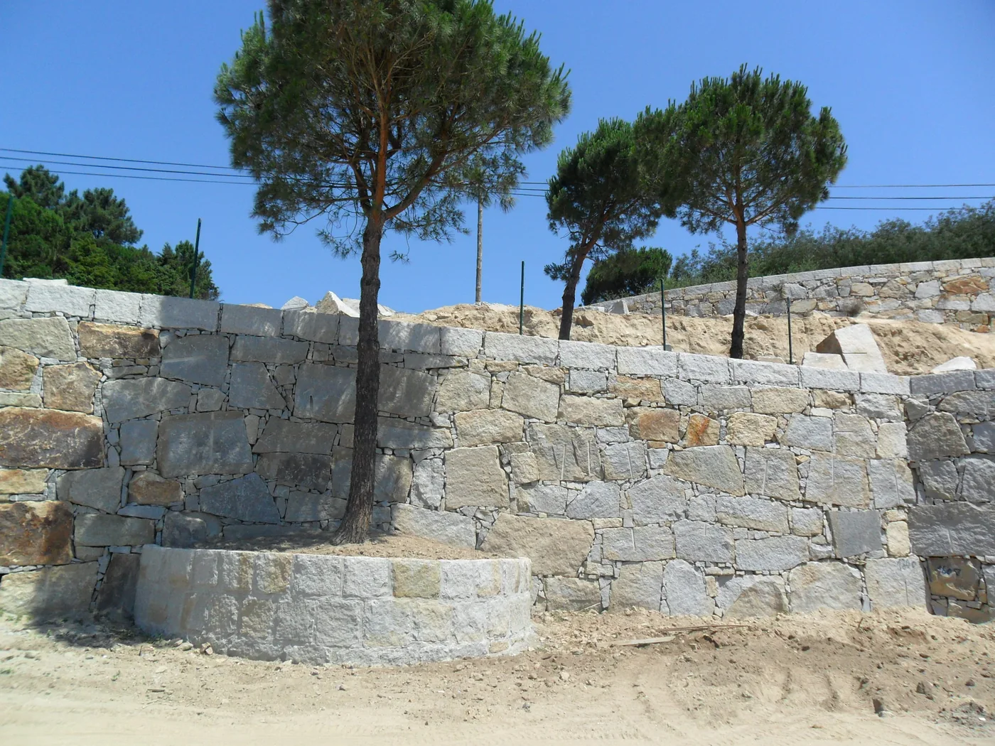 Muros em alvenaria de granito azul